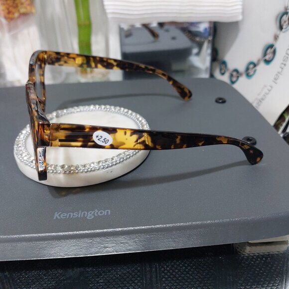 Stylish Translucent Leopard or Tortoise Animal Print Readers Reading Glasses 1.5 - Picture 10 of 16